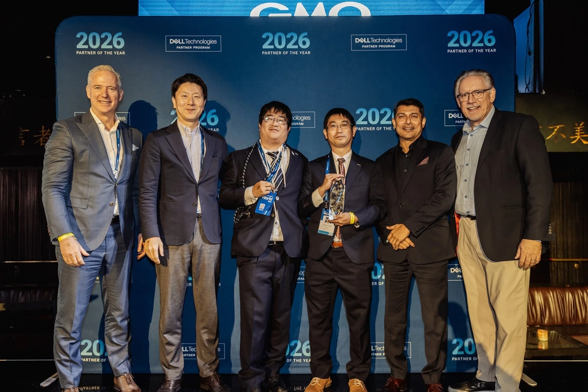 Dell Technologies World 2026にて「Global Alliances Asia Pacific, Japan and Greater China AI Partner of the Year Award」の授賞式の画像
