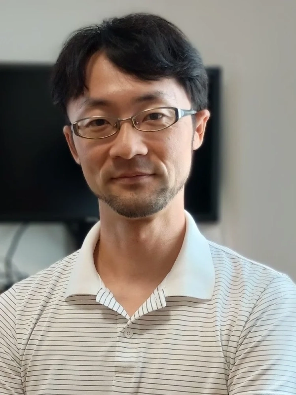 眼鏡をかけた八木賢治郎氏