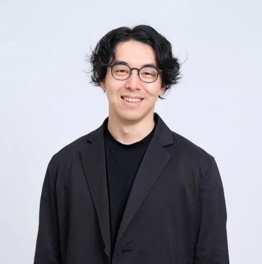 笑顔の日本人男性のポートレート写真